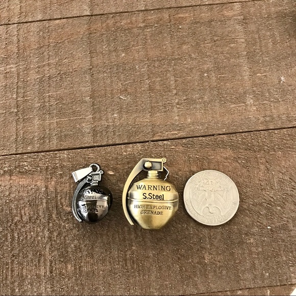 3D Black Grenade Pendant Chain - Picture 3 of 4